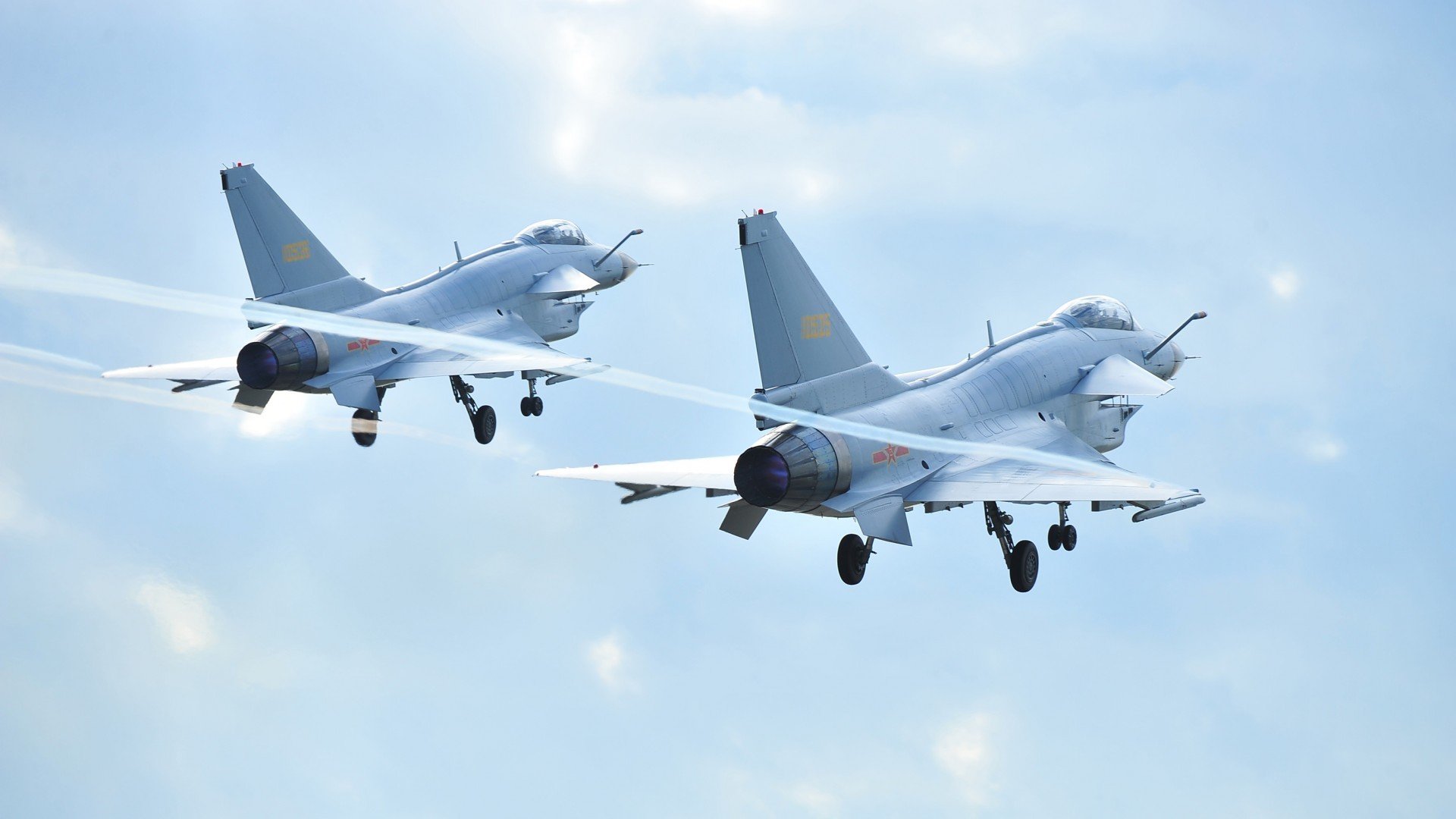 “足球场馆智能安检系统正式启用，提升赛事安全”，足球场检测机构